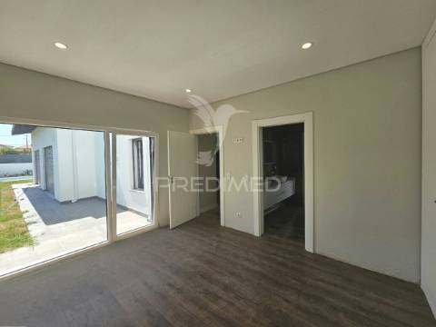 Moradia isolada t5, c/piscia e garagem, brejoeira - azeitão