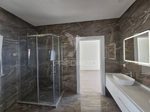 Moradia isolada t5, c/piscia e garagem, brejoeira - azeitão