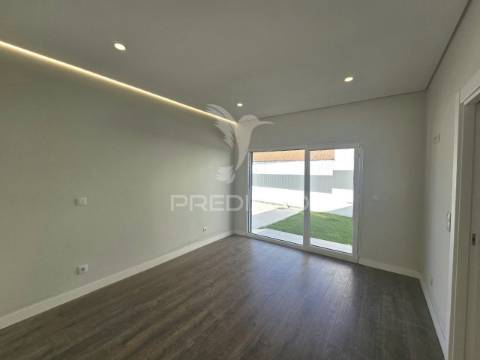 Moradia isolada t5, c/piscia e garagem, brejoeira - azeitão