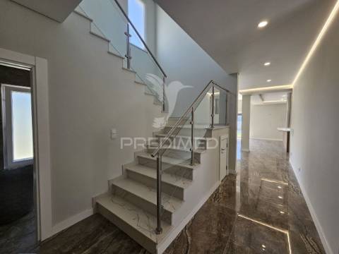 Moradia isolada t5, c/piscia e garagem, brejoeira - azeitão