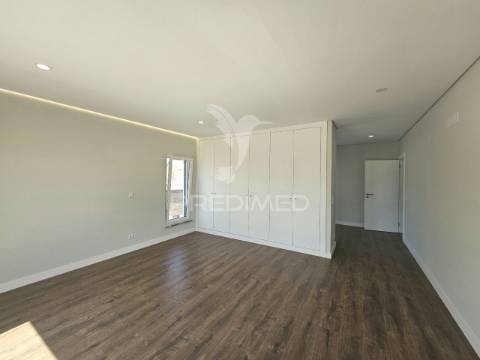 Moradia isolada t5, c/piscia e garagem, brejoeira - azeitão