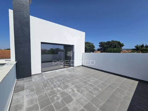 Moradia isolada t5, c/piscia e garagem, brejoeira - azeitão