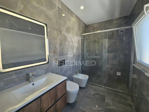 Moradia isolada t5, c/piscina e garagem, brejoeira - azeitão