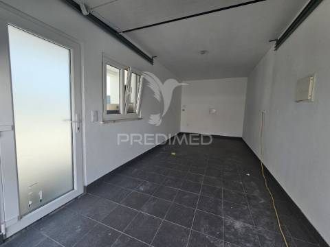 Moradia isolada t5, c/piscina e garagem, brejoeira - azeitão