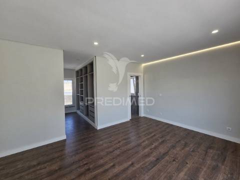 Moradia isolada t5, c/piscina e garagem, brejoeira - azeitão