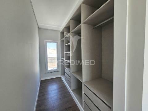 Moradia isolada t5, c/piscina e garagem, brejoeira - azeitão