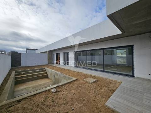 Moradia isolada t4, c/piscina e box, em oleiros - azeitão