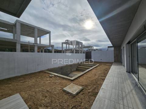 Moradia isolada t4, c/piscina e box, em oleiros - azeitão