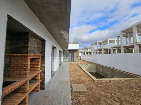 Moradia isolada t4, c/piscina e box, em oleiros - azeitão