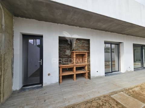 Moradia isolada t4, c/piscina e box, em oleiros - azeitão