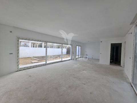 Moradia isolada t4, c/piscina e box, em oleiros - azeitão