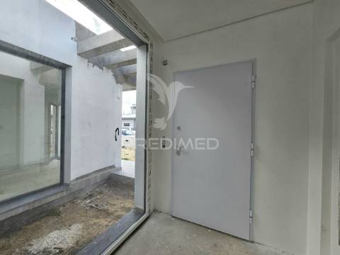 Moradia isolada t4, c/piscina e box, em oleiros - azeitão