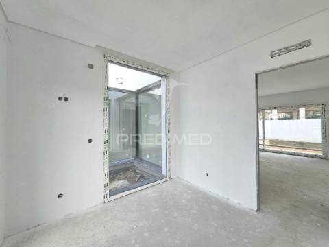 Moradia isolada t4, c/piscina e box, em oleiros - azeitão