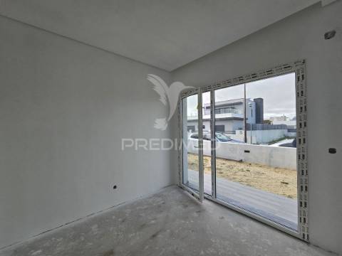 Moradia isolada t4, c/piscina e box, em oleiros - azeitão