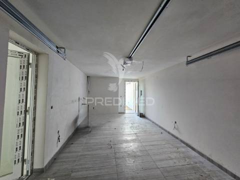 Moradia isolada t4, c/piscina e box, em oleiros - azeitão