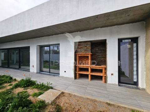 Moradia isolada t4, c/piscina e box, em oleiros - azeitão