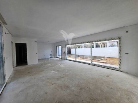 Moradia isolada t4, c/piscina e box, em oleiros - azeitão