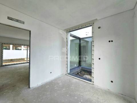 Moradia isolada t4, c/piscina e box, em oleiros - azeitão