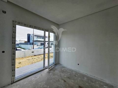 Moradia isolada t4, c/piscina e box, em oleiros - azeitão