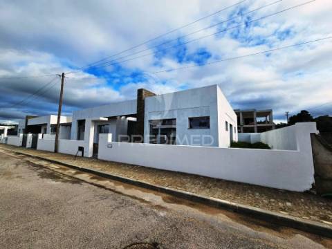 Moradia isolada t4, c/piscina e box, em oleiros - azeitão