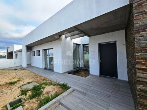 Moradia isolada t4, c/piscina e box, em oleiros - azeitão