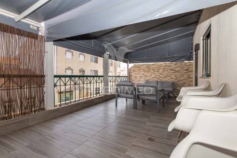 Apartamento t3 remodelado com dois terraços no centro do montijo