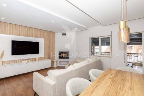 Apartamento t3 remodelado com dois terraços no centro do montijo