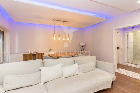 Apartamento t3 remodelado com dois terraços no centro do montijo