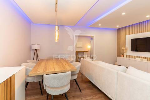 Apartamento t3 remodelado com dois terraços no centro do montijo