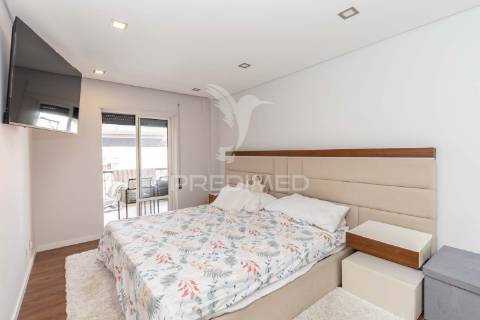 Apartamento t3 remodelado com dois terraços no centro do montijo