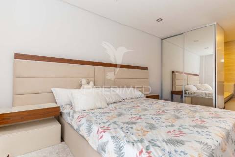 Apartamento t3 remodelado com dois terraços no centro do montijo