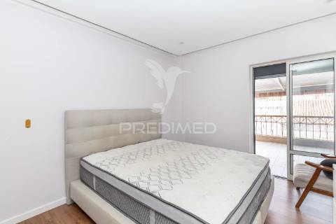 Apartamento t3 remodelado com dois terraços no centro do montijo