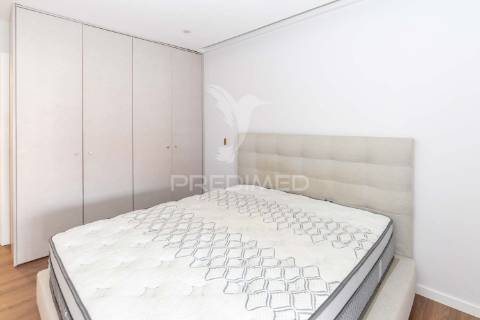 Apartamento t3 remodelado com dois terraços no centro do montijo