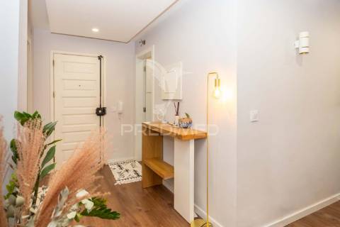 Apartamento t3 remodelado com dois terraços no centro do montijo