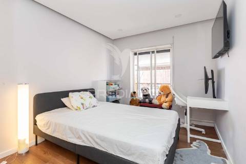 Apartamento t3 remodelado com dois terraços no centro do montijo