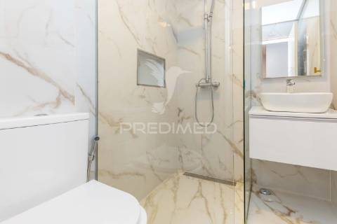 Apartamento t3 remodelado com dois terraços no centro do montijo