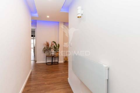 Apartamento t3 remodelado com dois terraços no centro do montijo