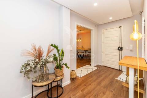 Apartamento t3 remodelado com dois terraços no centro do montijo