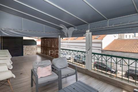 Apartamento t3 remodelado com dois terraços no centro do montijo