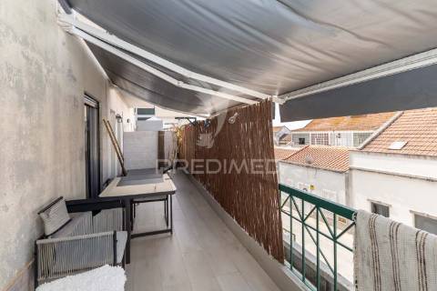 Apartamento t3 remodelado com dois terraços no centro do montijo