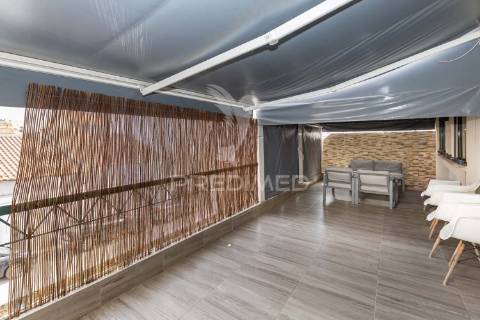 Apartamento t3 remodelado com dois terraços no centro do montijo