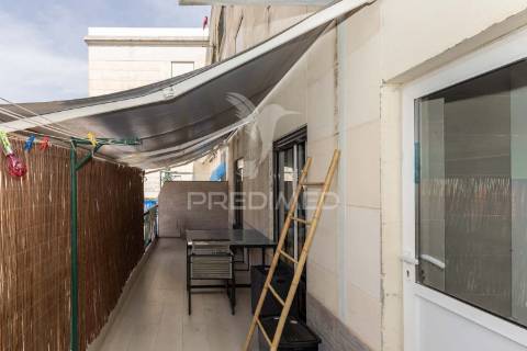 Apartamento t3 remodelado com dois terraços no centro do montijo