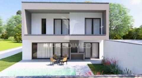 Moradia isolada na aroeira