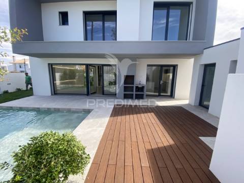 Moradia isolada na aroeira