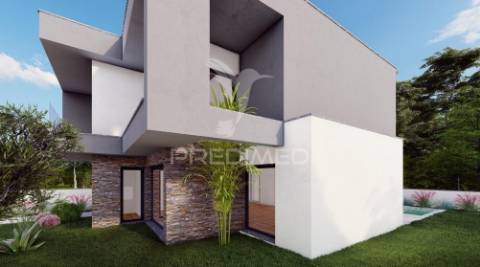 Moradia isolada na aroeira