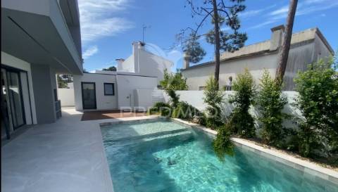 Moradia isolada na aroeira