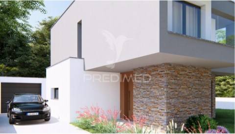 Moradia isolada na aroeira