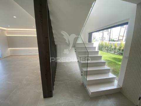 Moradia isolada na aroeira