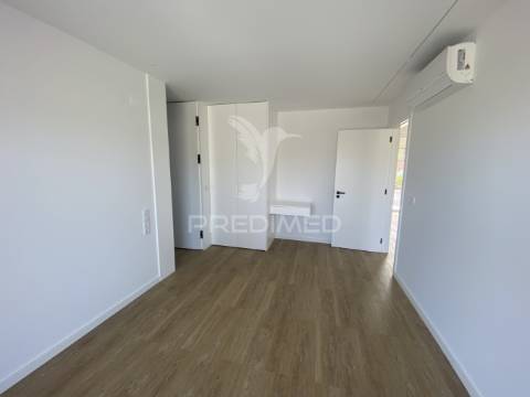 Moradia isolada na aroeira