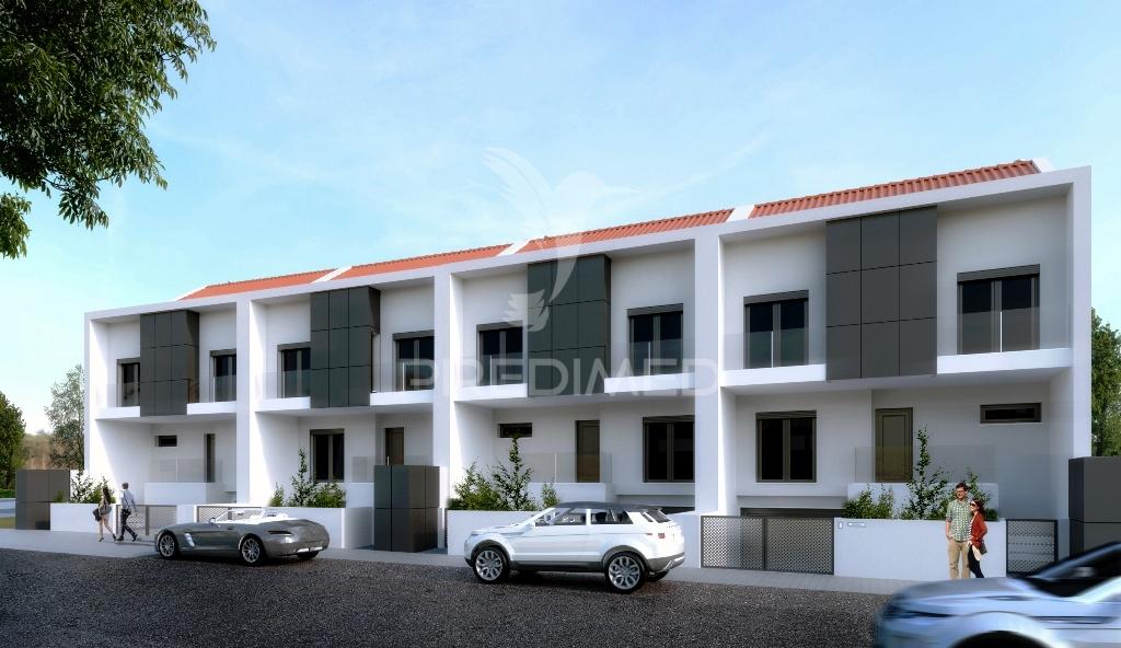 Moradia banda t4, c/piscina e cave, em alcochete